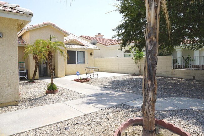 31510 Avenida Del Padre in Cathedral City, CA - Building Photo - Building Photo