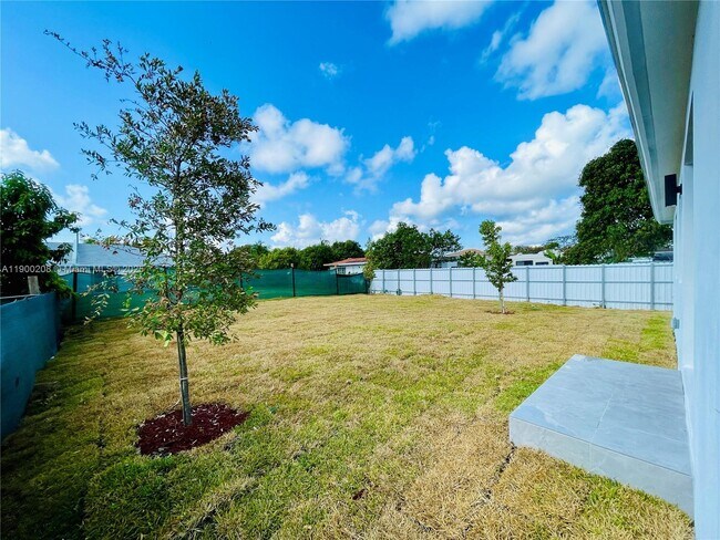12132 SW 218th St in Goulds, FL - Building Photo - Building Photo