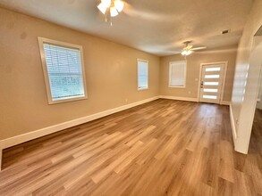 811 Travis St in Bryan, TX - Building Photo - Building Photo