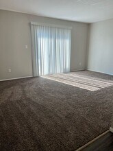 109 Scarborough Ct in Chesterton, IN - Foto de edificio - Building Photo