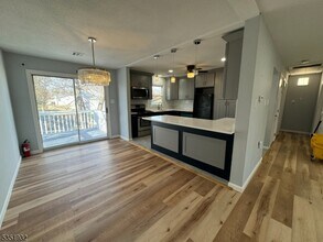 589 Lake Shore Dr in Parsippany Troy Hills, NJ - Building Photo - Building Photo