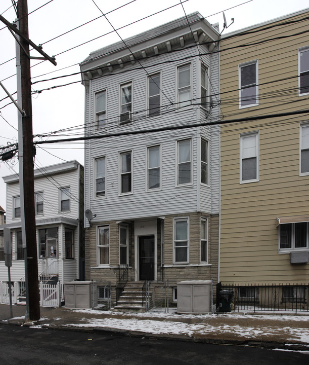 172 New York Ave in Jersey City, NJ - Building Photo