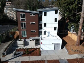 5221 Ravenna Ave NE in Seattle, WA - Foto de edificio - Interior Photo