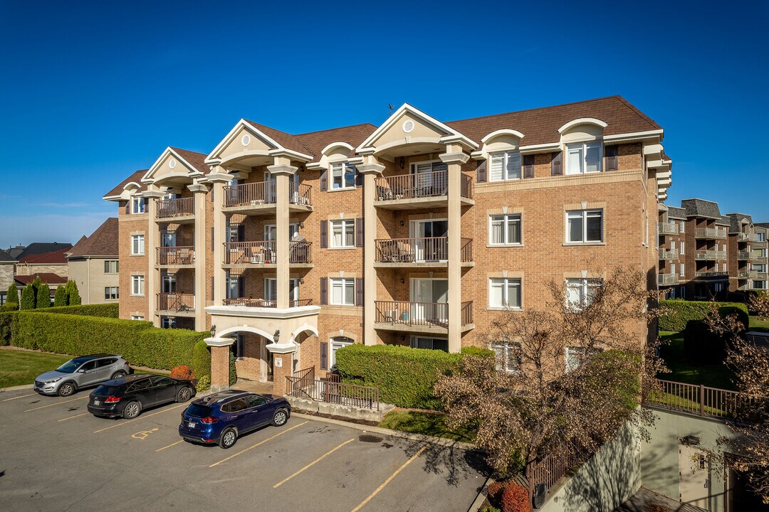 3155 Ernest-Hemingway Av in St. Laurent, QC - Building Photo