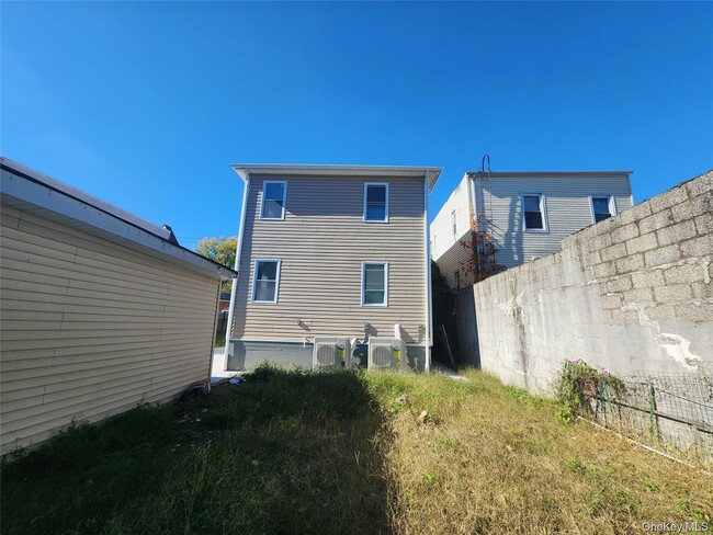 330 Taylor Ave in Bronx, NY - Building Photo - Building Photo