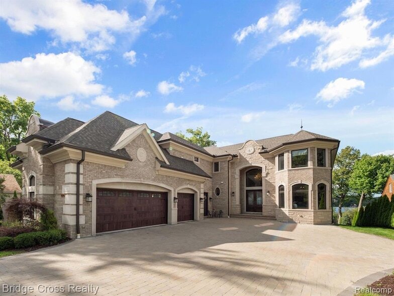 5820 Lakeview St in West Bloomfield, MI - Building Photo