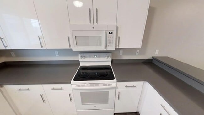 1700 S Sandhill Rd in Orem, UT - Foto de edificio - Building Photo