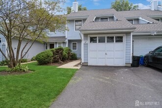 57 Woodmere Dr in Sayreville, NJ - Building Photo - Building Photo