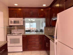 215 SE 3rd Ave in Hallandale Beach, FL - Building Photo - Building Photo
