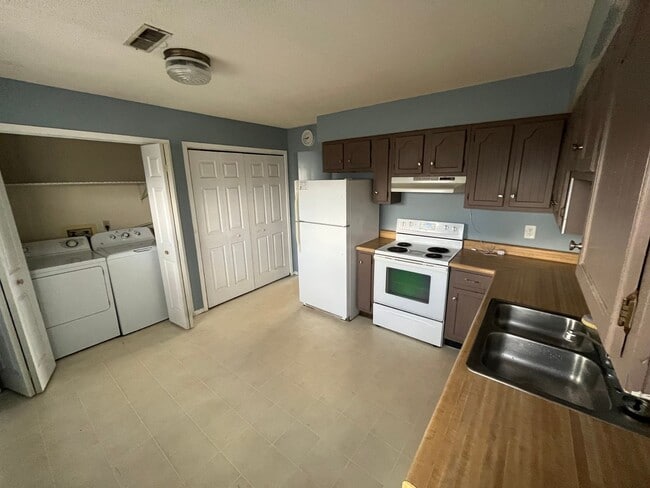 property at 26-32 Circle Dr