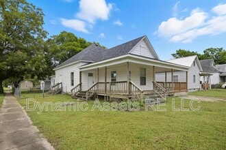 816 W 3rd St in Pittsburg, KS - Foto de edificio - Building Photo