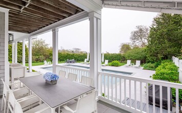 9 Landsdowne Ln in Southampton, NY - Building Photo - Building Photo