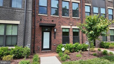 12853 Milling Stone Terrace in Herndon, VA - Building Photo - Building Photo