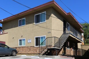 3204-3330 Highland Ave in San Diego, CA - Building Photo