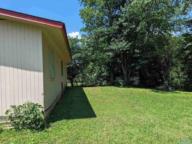 2106 Griffith Dr NW in Huntsville, AL - Building Photo - Building Photo