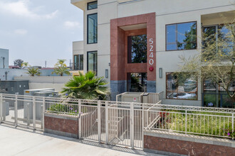 Taglyan Luxury Apartments in Los Angeles, CA - Building Photo - Building Photo