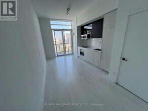 308-3308 Jarvis St in Toronto, ON - Building Photo - Building Photo