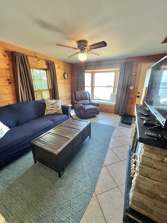 17 Wards Cove Rd in Standish, ME - Building Photo