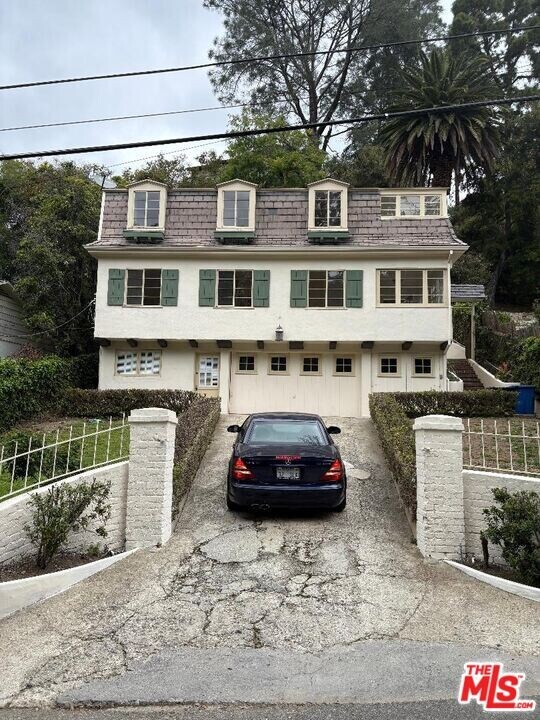 10309 Chrysanthemum Ln in Los Angeles, CA - Building Photo