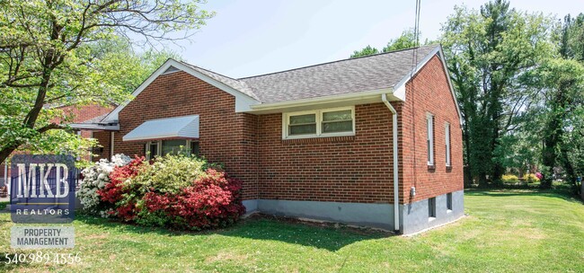 2615 Churchill Dr NW in Roanoke, VA - Building Photo - Building Photo