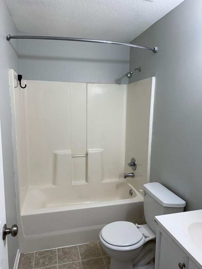 5200 Olive St in Kansas City, MO - Building Photo - Building Photo