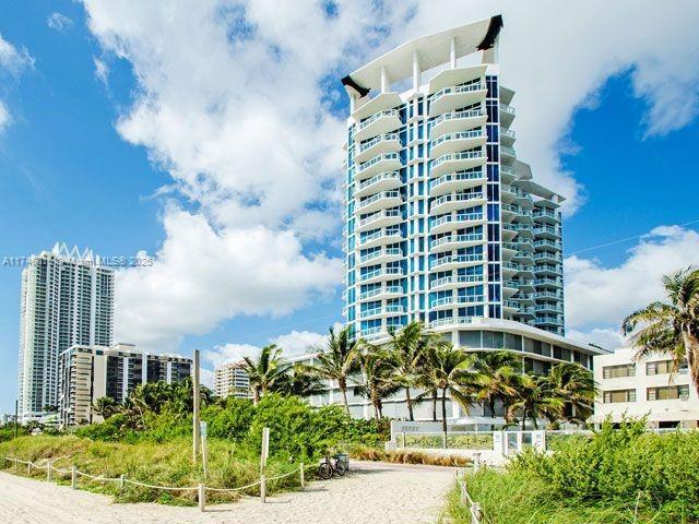 6515 Collins Ave, Unit # 1104 in Miami, FL - Building Photo