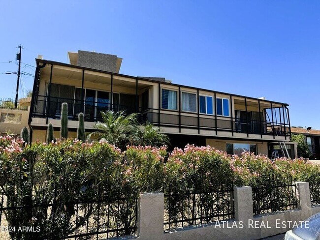 1101 E Butler Dr in Phoenix, AZ - Foto de edificio - Building Photo