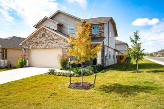 102 Lullaby Dr in Georgetown, TX - Building Photo - Building Photo