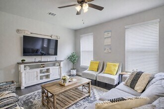 11334 Burning Tree Dr in Montgomery, TX - Building Photo - Building Photo