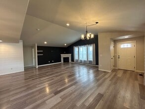 996 NW Oak Ave in Redmond, OR - Building Photo - Building Photo