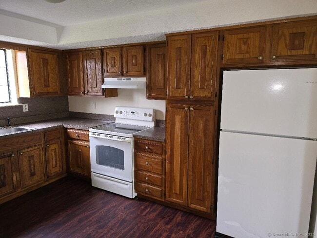 100 Mark Ln in Waterbury, CT - Building Photo - Building Photo