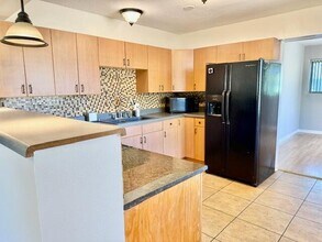2433 Valencia Dr NE in Albuquerque, NM - Building Photo - Building Photo