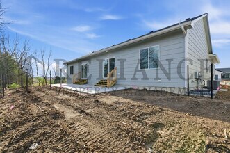 5240 N Pinecrest Ct in Bel Aire, KS - Building Photo - Building Photo