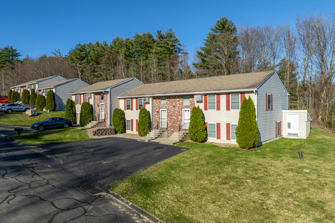 930 Templeton RD in Athol, MA - Foto de edificio