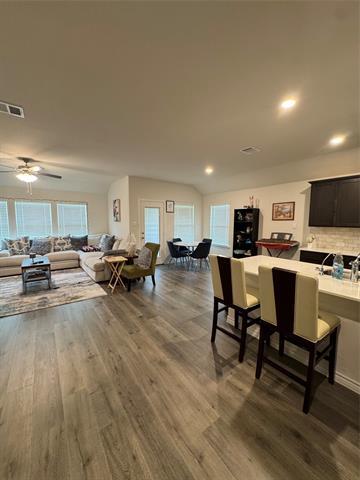 9808 Elk Falls Lane in Krugerville, TX - Foto de edificio - Building Photo