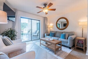 85 Folly Field Rd in Hilton Head Island, SC - Building Photo