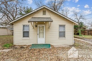 130 S Charles St in Wichita, KS - Building Photo