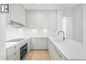 708 Edgar Ave in Coquitlam, BC - Building Photo - Building Photo
