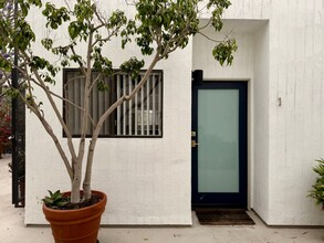 2500 Abbot Kinney Blvd in Los Angeles, CA - Building Photo - Building Photo