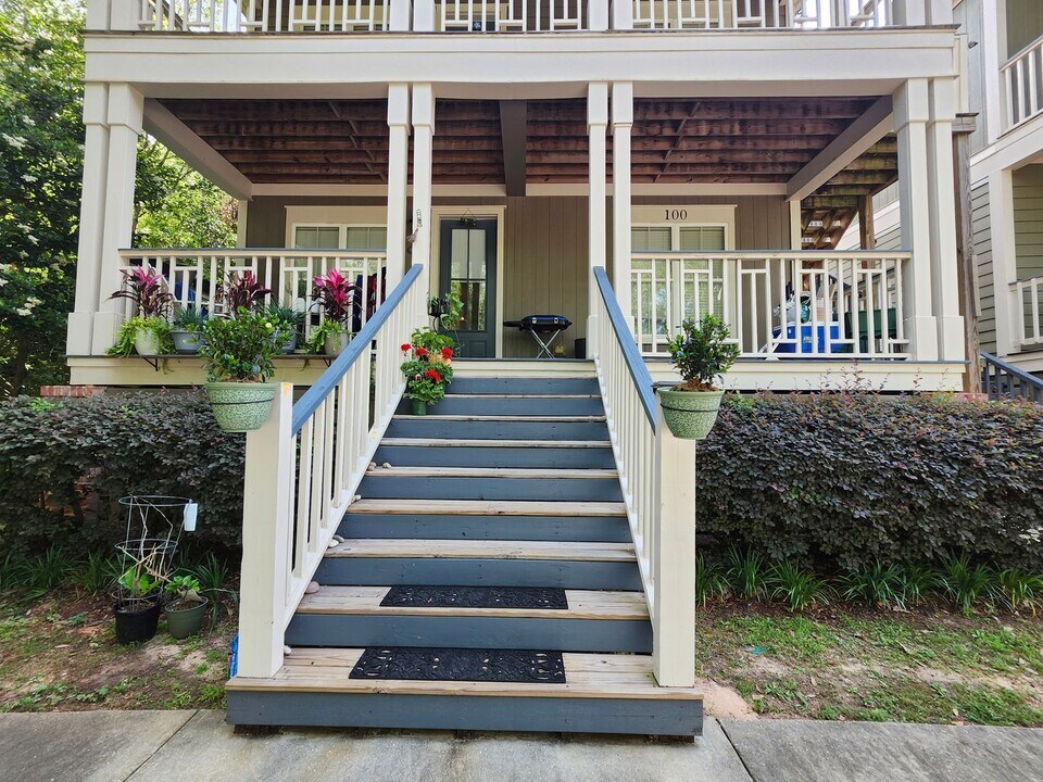 25806 Pollard Rd in Daphne, AL - Building Photo