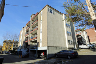 Parkwing Apartments in Seattle, WA - Building Photo - Building Photo