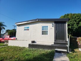 890 Rickey Jackson Blvd in Pahokee, FL - Building Photo