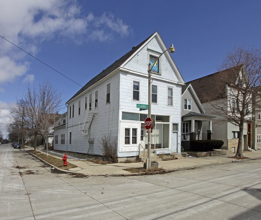 800 E Clarke St in Milwaukee, WI - Foto de edificio