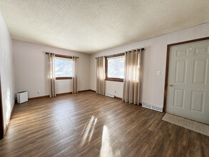 902 Union St W in Detroit Lakes, MN - Building Photo - Interior Photo