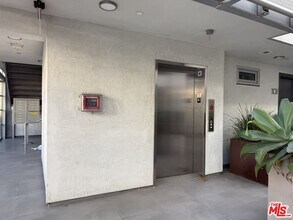 8210 Fountain Ave in West Hollywood, CA - Building Photo - Building Photo