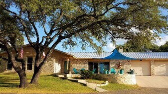 2055 Island View in Canyon Lake, TX - Building Photo