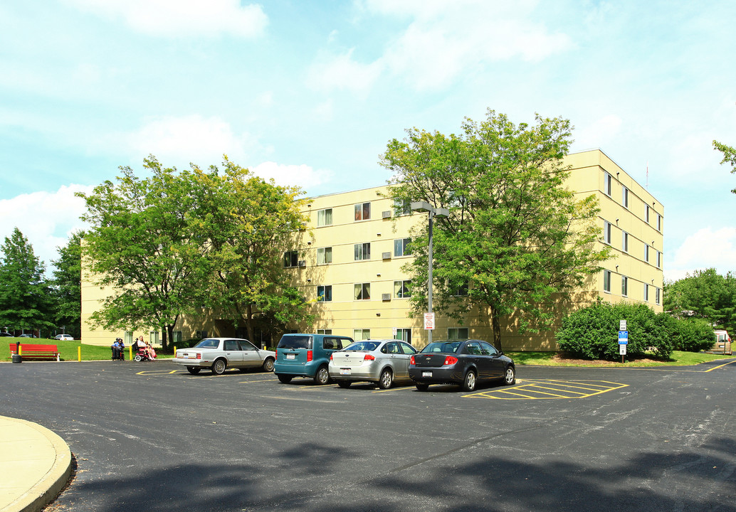 Pine Tree Vistas in Parma, OH - Building Photo