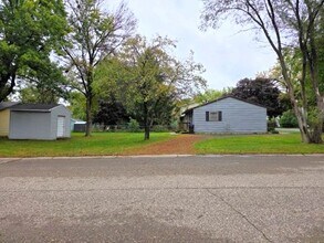 653 N 2nd St in New Richmond, WI - Building Photo - Building Photo