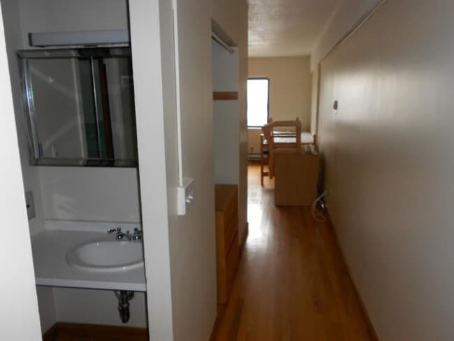 1110 Commonwealth Ave in Boston, MA - Foto de edificio - Building Photo