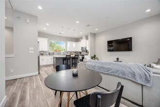 2611 Huntington Creek Ln in Houston, TX - Building Photo - Building Photo